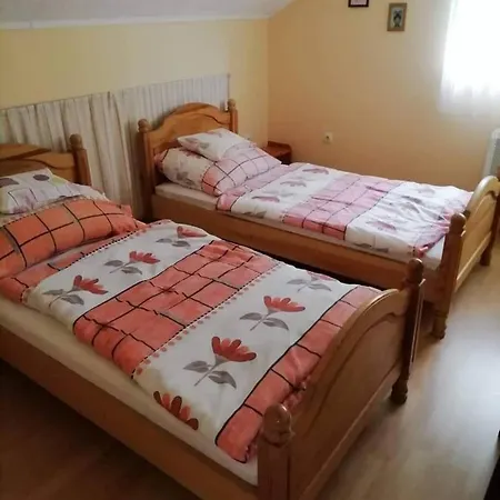 Tuja Vendeghaz Appartement Lajoskomárom