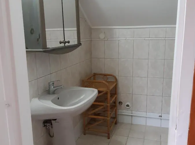 Tuja Vendeghaz * Lajoskomárom